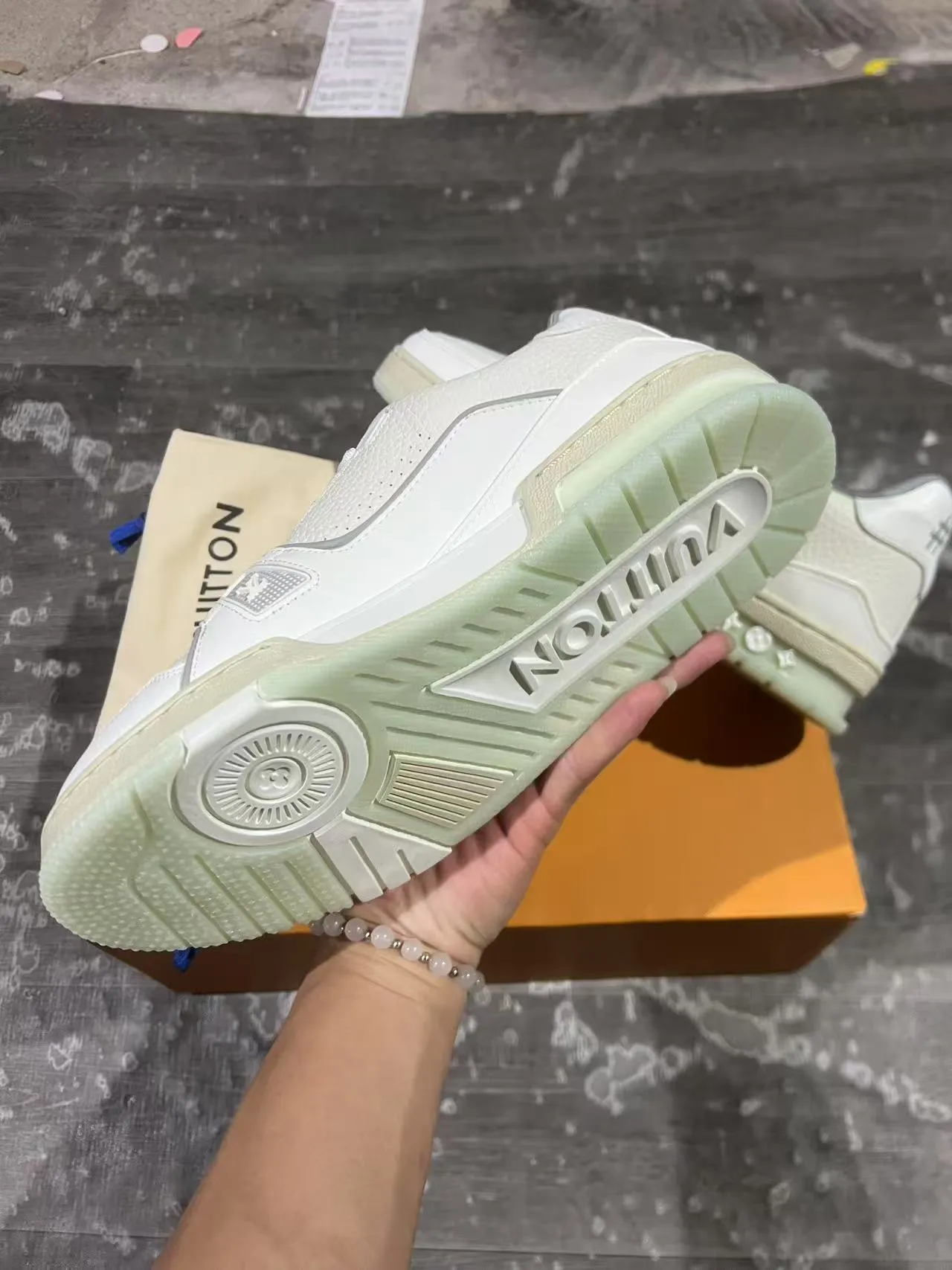 Louis Vuitton LV Trainer White Green Layered Leather And Synthetic Upper Cursive Signature Detail Lifestyle Sneakers 6