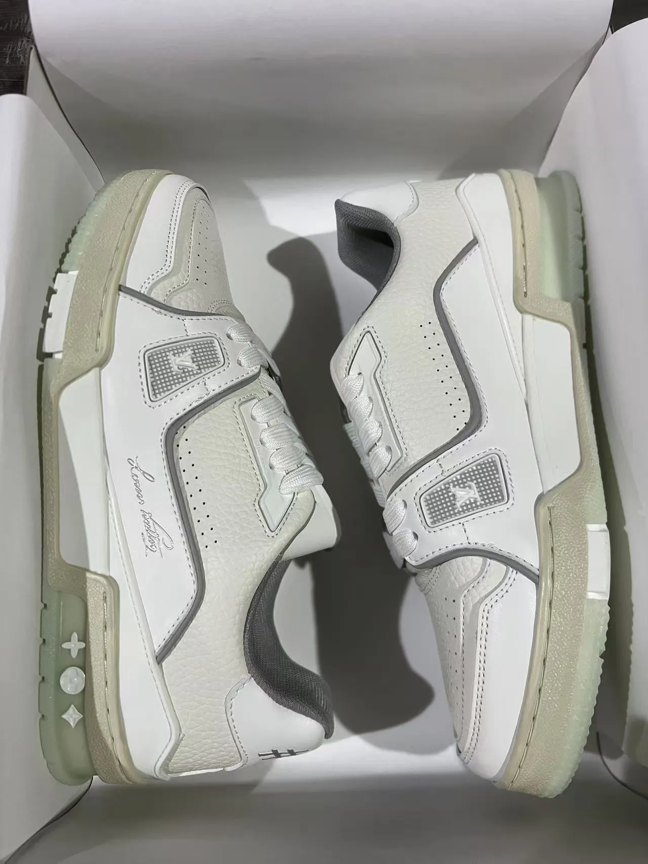 Louis Vuitton LV Trainer White Green Layered Leather And Synthetic Upper Cursive Signature Detail Lifestyle Sneakers 11