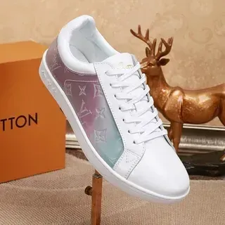 Louis Vuitton LV Trainer zapatillas lifestyle blancas multicolor cuero superior panel lateral iridiscente monograma