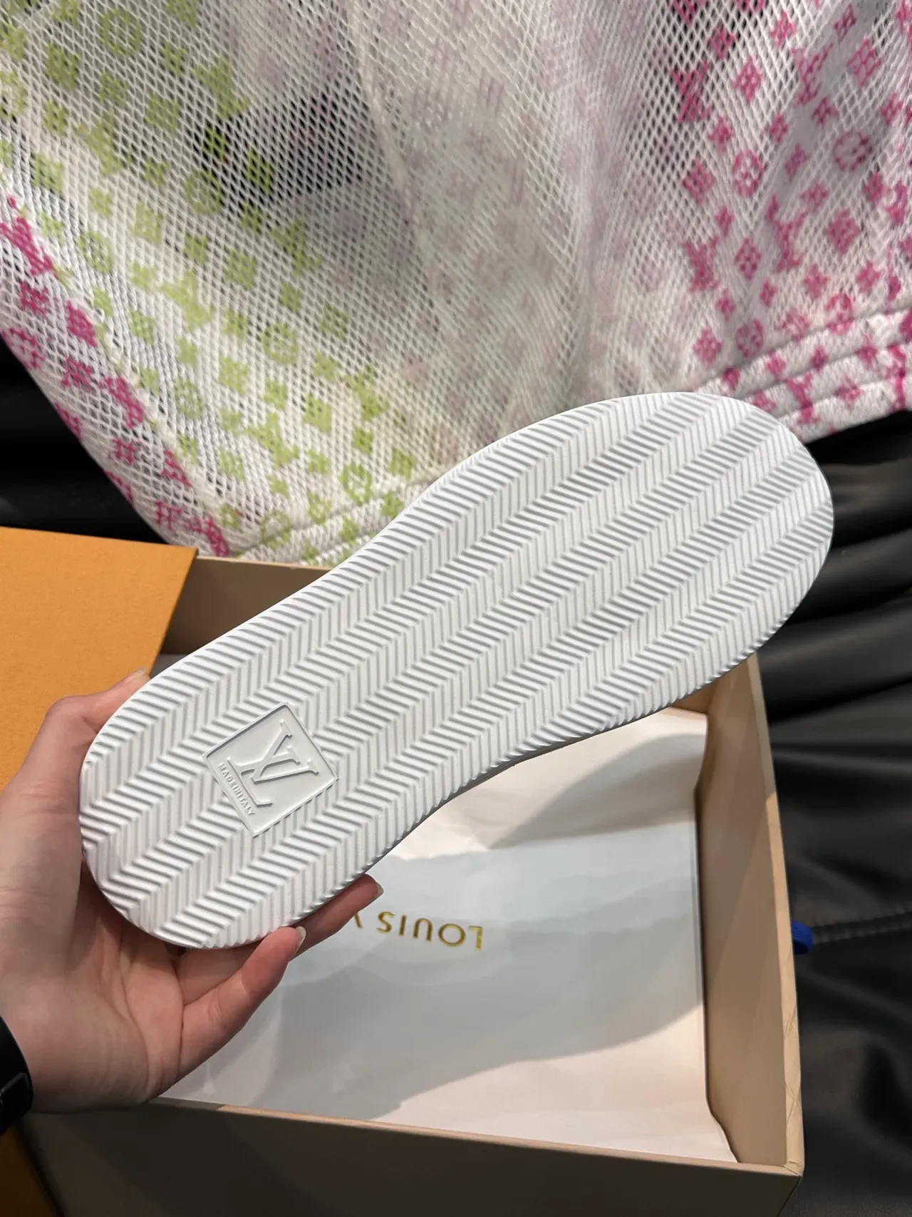লুইস ভিতোন LV Trainer সাদা নৌবাহিনী লো-টপ চামড়া উপর লাইফস্টাইল স্নিকার 2