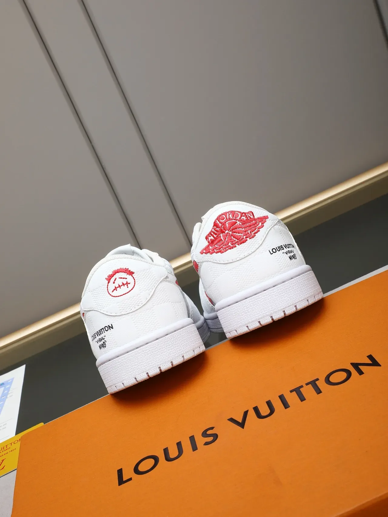 Louis Vuitton LV Trainer সাদা লাল Monogram Canvas Cherry Print लाइफस्टाइल स्निकार 3