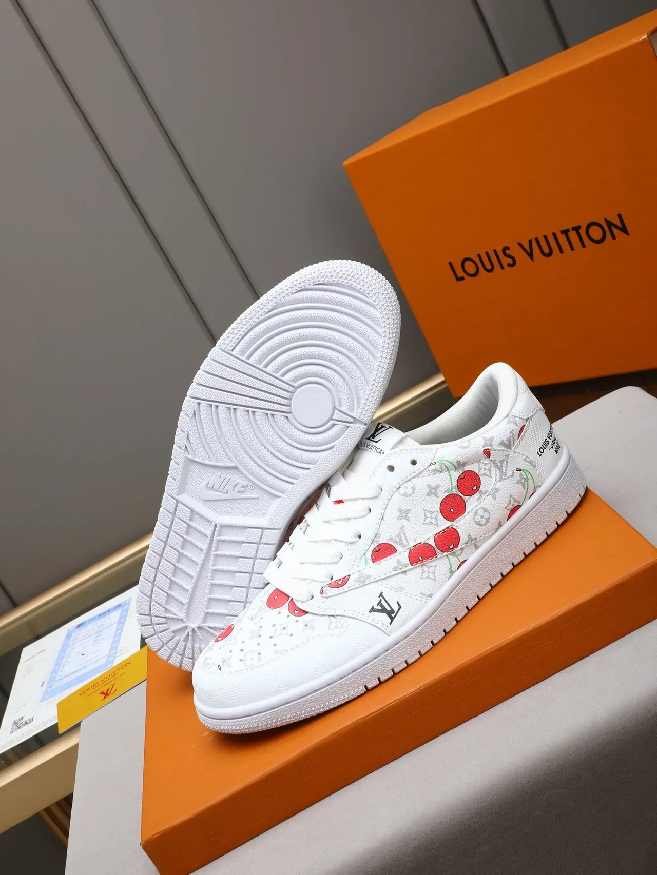 Louis Vuitton LV Trainer সাদা লাল Monogram Canvas Cherry Print लाइफस्टाइल स्निकार 4