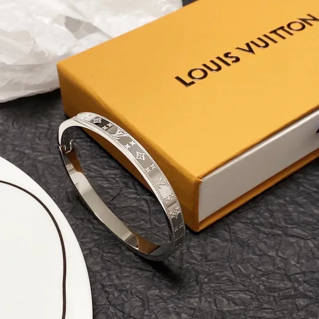 Louis Vuitton Monogram Bangle Gold Black Beaded-Edge Bracelet 6