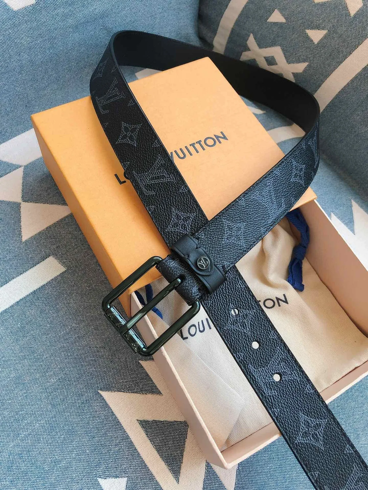 Louis Vuitton Monogram Black Gray Textured Leather Belt 3