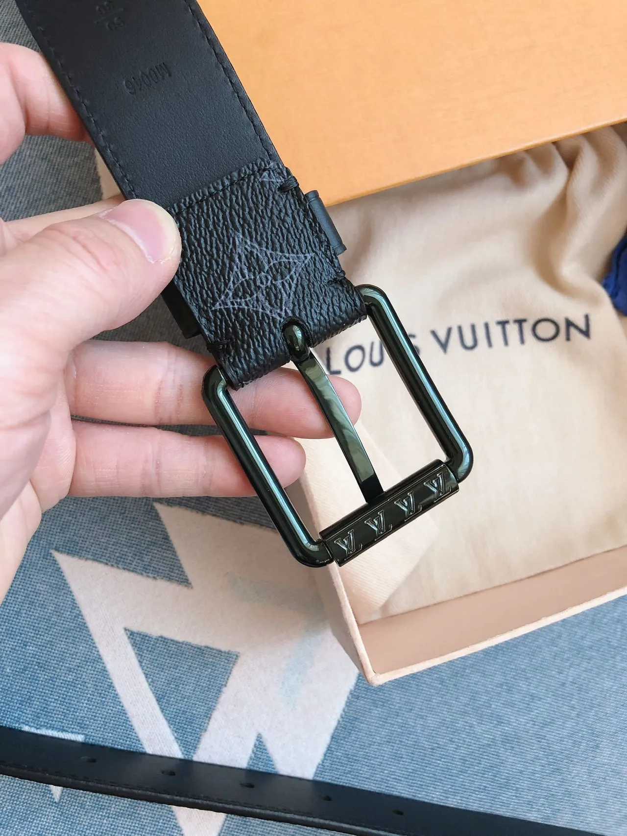 Louis Vuitton Monogram Black Gray Textured Leather Belt 7