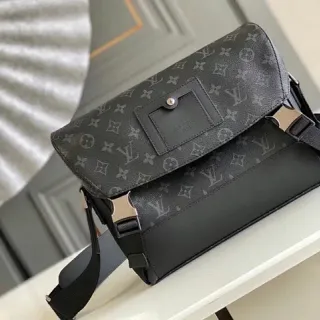 Louis Vuitton Monogram Canvas and Smooth Leather Messenger Bag