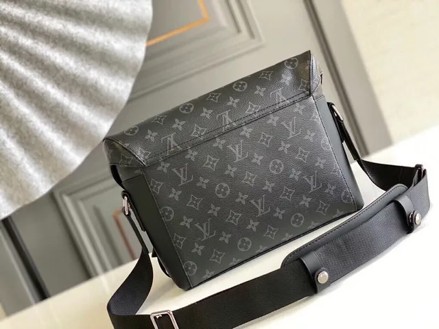 Louis Vuitton Monogram Canvas and Smooth Leather Messenger Bag 4