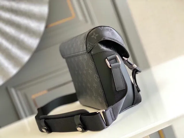 Louis Vuitton Monogram Canvas and Smooth Leather Messenger Bag 5