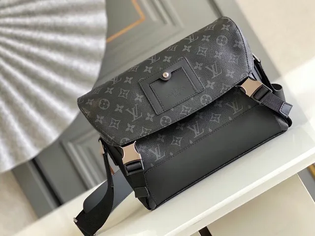 Louis Vuitton Monogram Canvas and Smooth Leather Messenger Bag 6