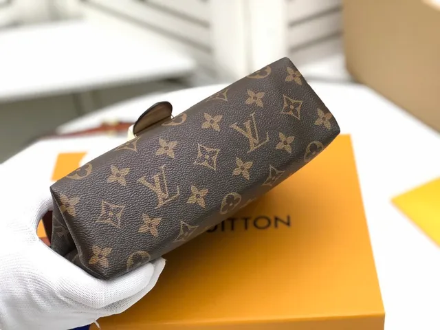 Bolso de mano Louis Vuitton Monogram Canvas y cuero tan con asa superior 3