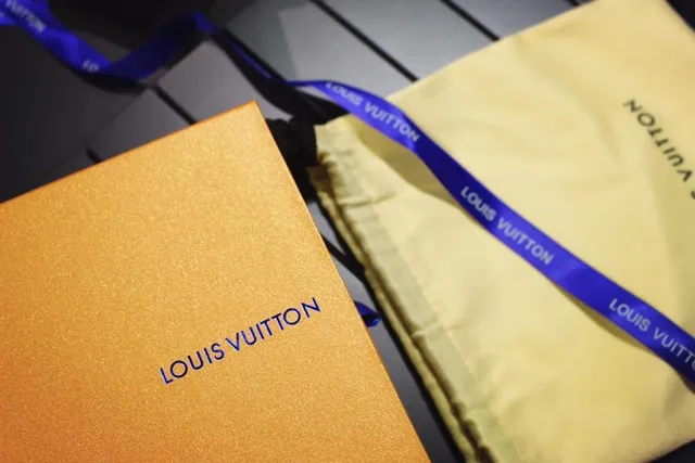 Louis Vuitton Monogram Ceinture en toile Marron Boucle Dorée Turnlock Buckle Ceinture en cuir 5