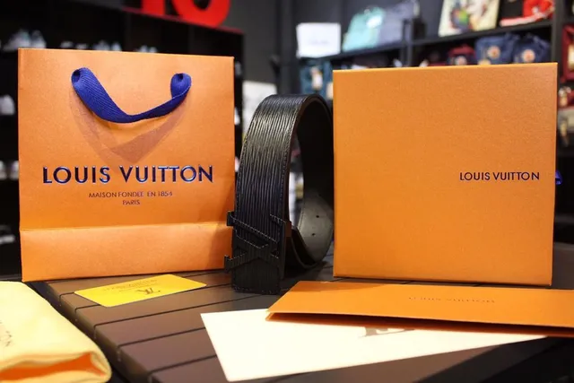 Louis Vuitton Monogram Ceinture en toile Marron Boucle Dorée Turnlock Buckle Ceinture en cuir 6