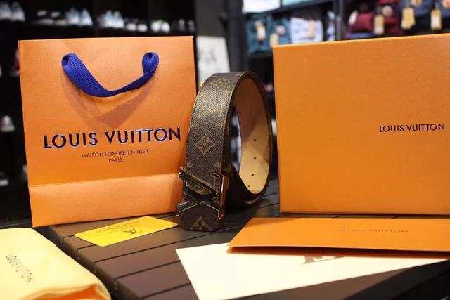 Louis Vuitton Monogram Ceinture en toile Marron Boucle Dorée Turnlock Buckle Ceinture en cuir 7
