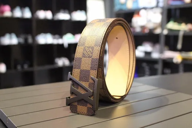 Louis Vuitton Monogram Ceinture en toile Marron Boucle Dorée Turnlock Buckle Ceinture en cuir 12