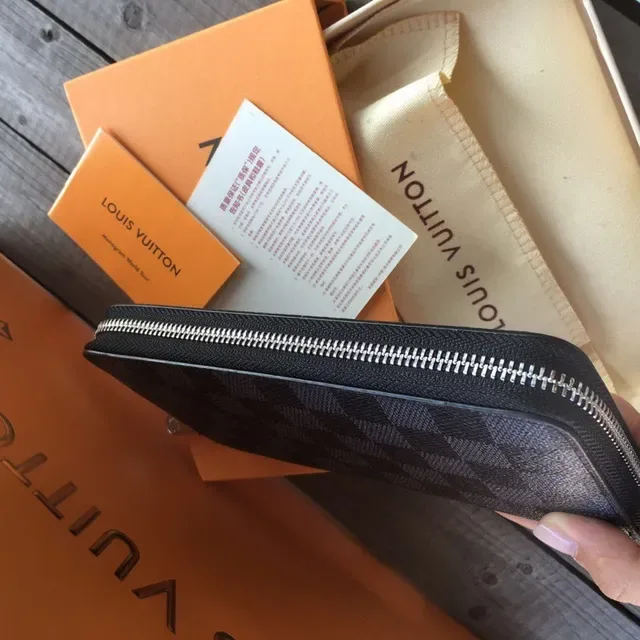 Carteira Louis Vuitton Monogram Canvas com zíper longa 18