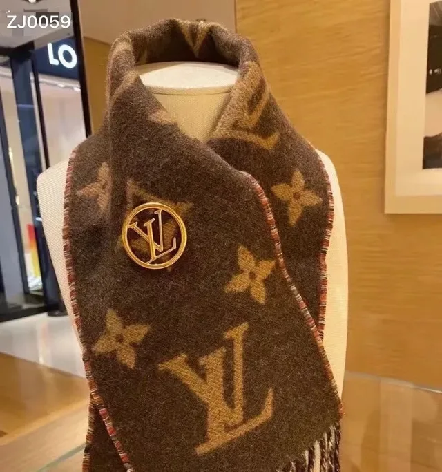 Louis Vuitton Monogram Broche Circulaire en Or Métal Poli 9