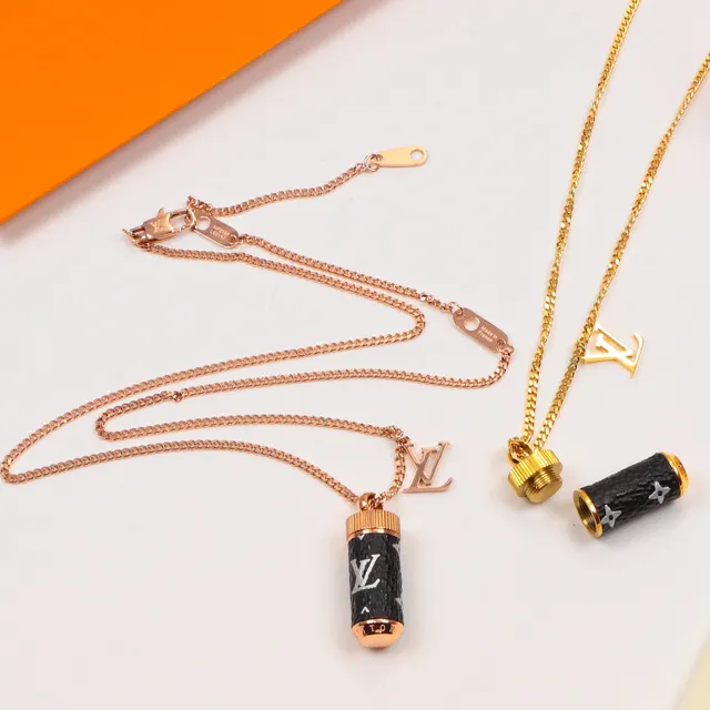 Louis Vuitton Monogram قلادة أسطوانية 3