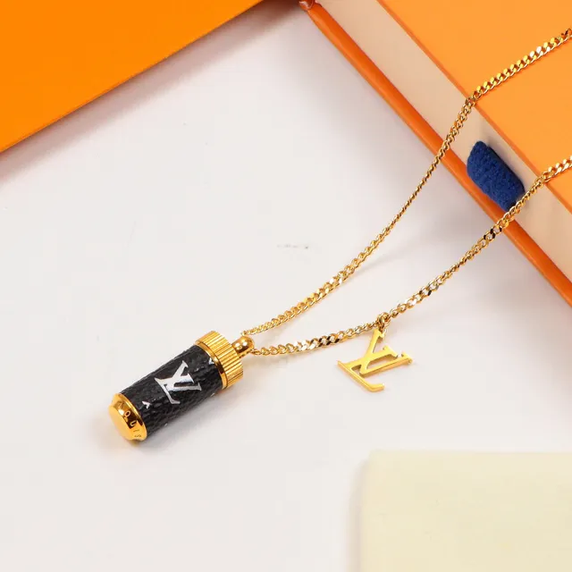 Louis Vuitton Monogram قلادة أسطوانية 5