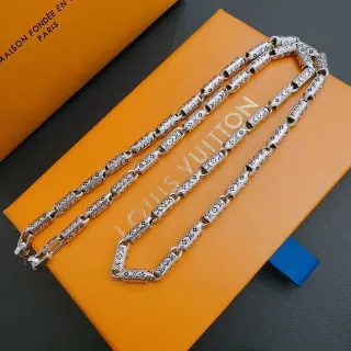 Louis Vuitton Collar de eslabones florales con monograma en relieve