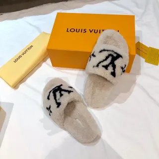 Louis Vuitton Monogram bordados pantuflas suaves