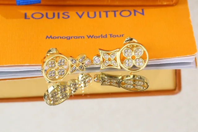 Louis Vuitton Monogram Flower Pavé Crystal Clip-On Earrings 2