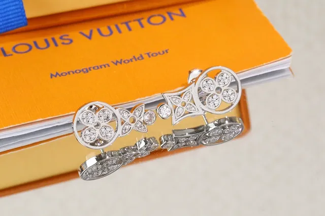Louis Vuitton Monogram Flower Pavé Crystal Clip-On Earrings 4