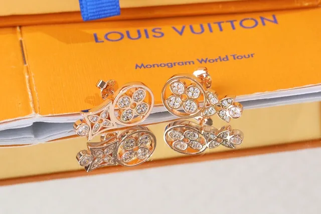 Louis Vuitton Monogram Flower Pavé Crystal Clip-On Earrings 5
