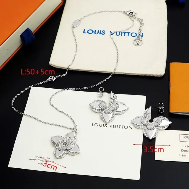 Louis Vuitton Monogram Flower Pavé Crystal Silver-Tone Necklace 9