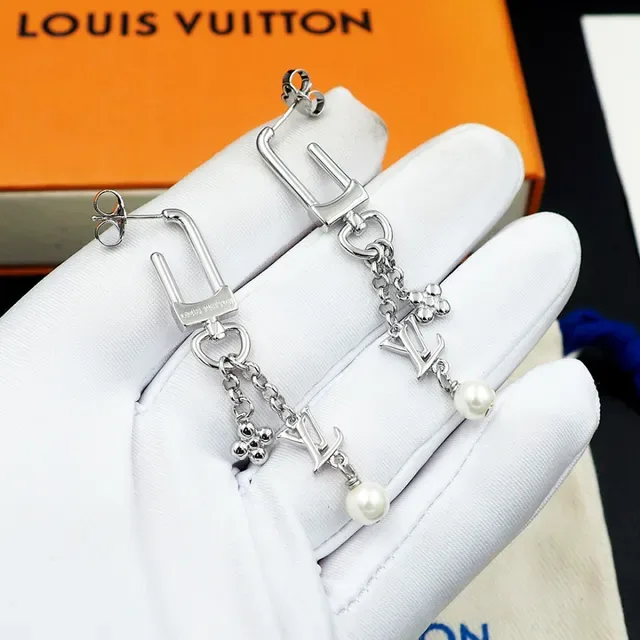 Louis Vuitton Monogram Flower Pearl Drop Earrings 3