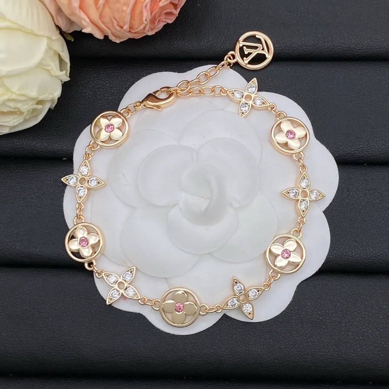 Louis Vuitton Monogram Flowers Floral-Link esmalte e gemas braceletes 4
