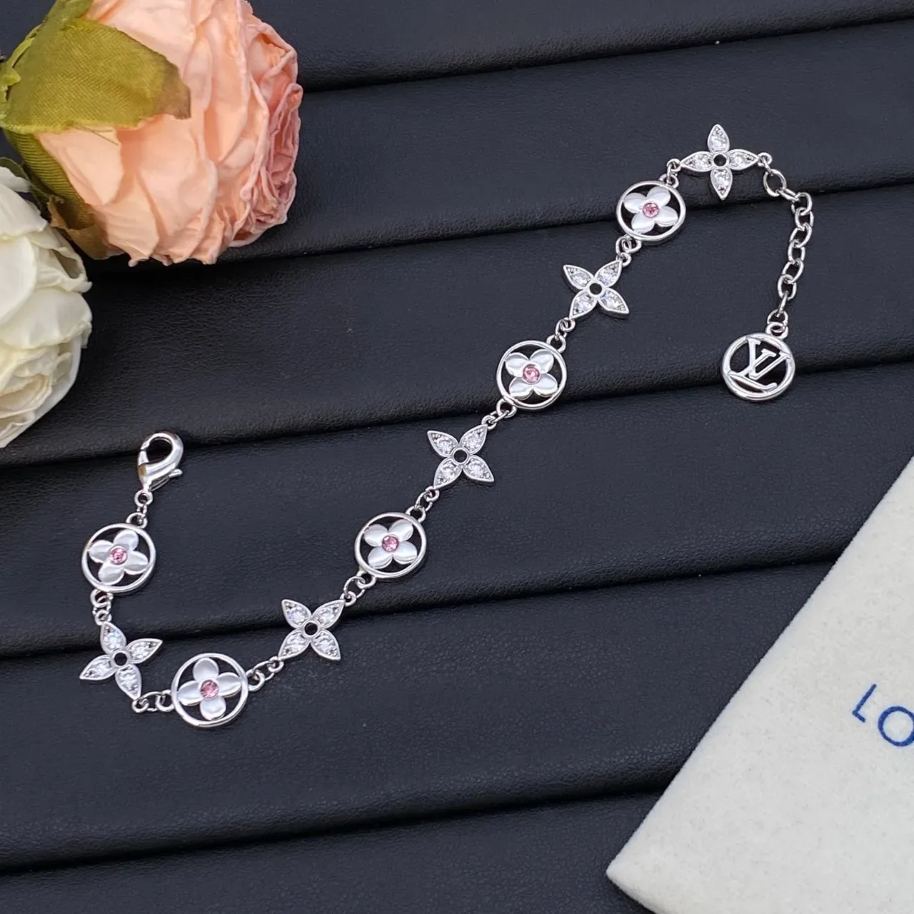 Louis Vuitton Monogram Flowers Floral-Link esmalte e gemas braceletes 5