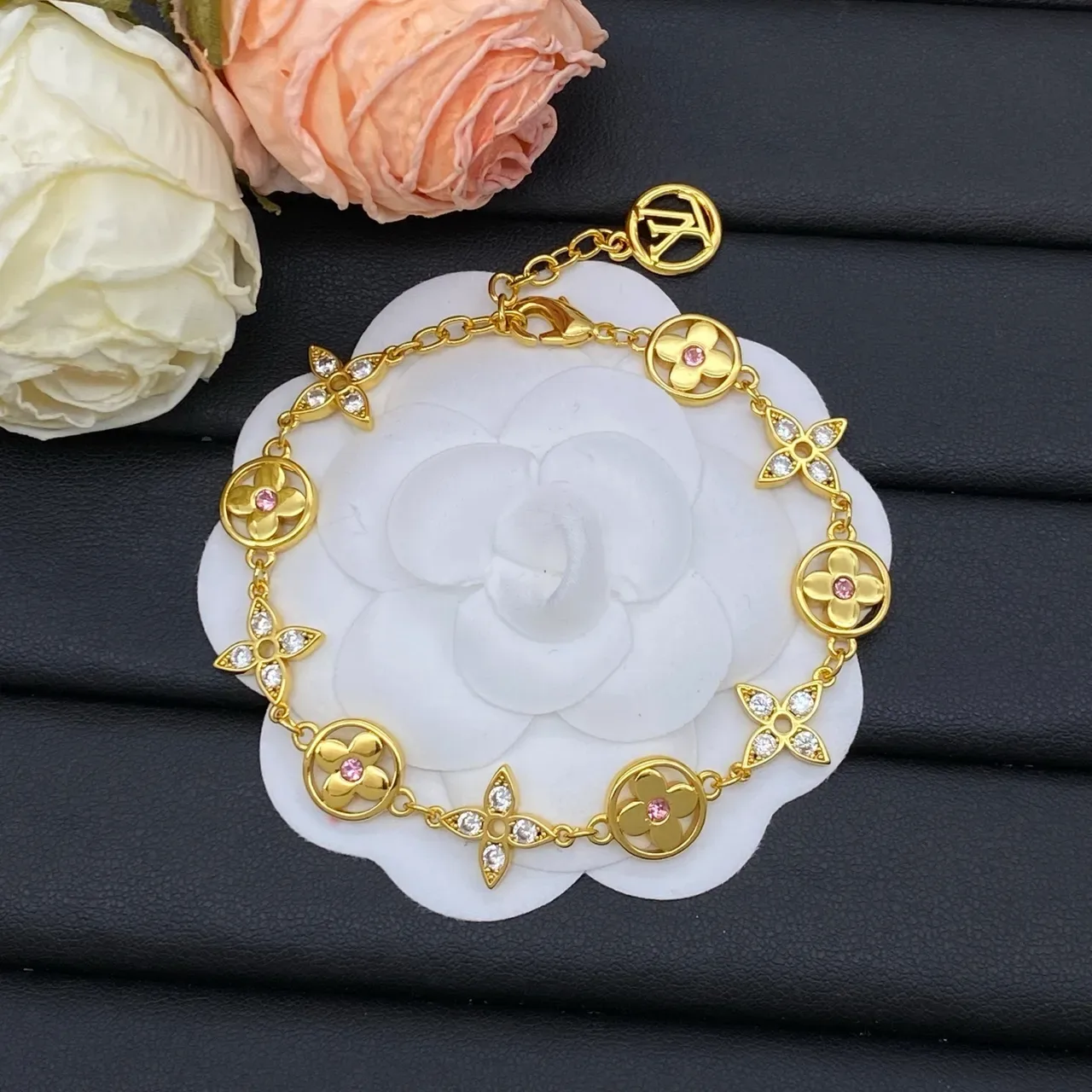 Louis Vuitton Monogram Flowers Floral-Link esmalte e gemas braceletes 8