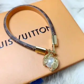 سوارة مونوغرام جلد لؤلؤ شارم Louis Vuitton