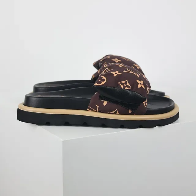 Louis Vuitton Monogram نعال منزلية مع حزام مبطن 3