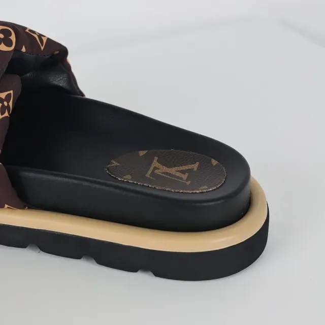 Louis Vuitton Monogram نعال منزلية مع حزام مبطن 4