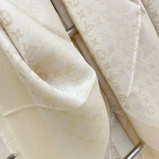 Louis Vuitton Monogram Shine Beige Gold Jacquard Metallic Print Pañuelo de seda