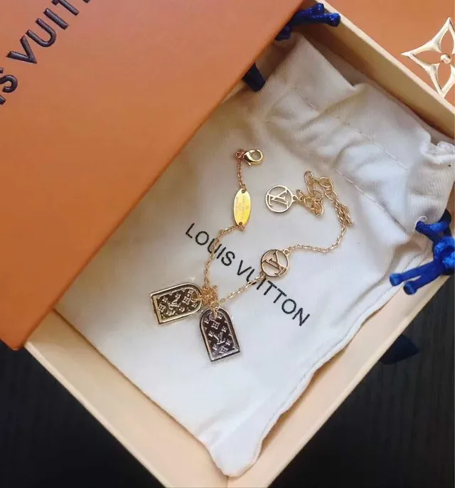 Louis Vuitton Multi-Charm Chain Bracelet Gold Transparent Bracelet 4