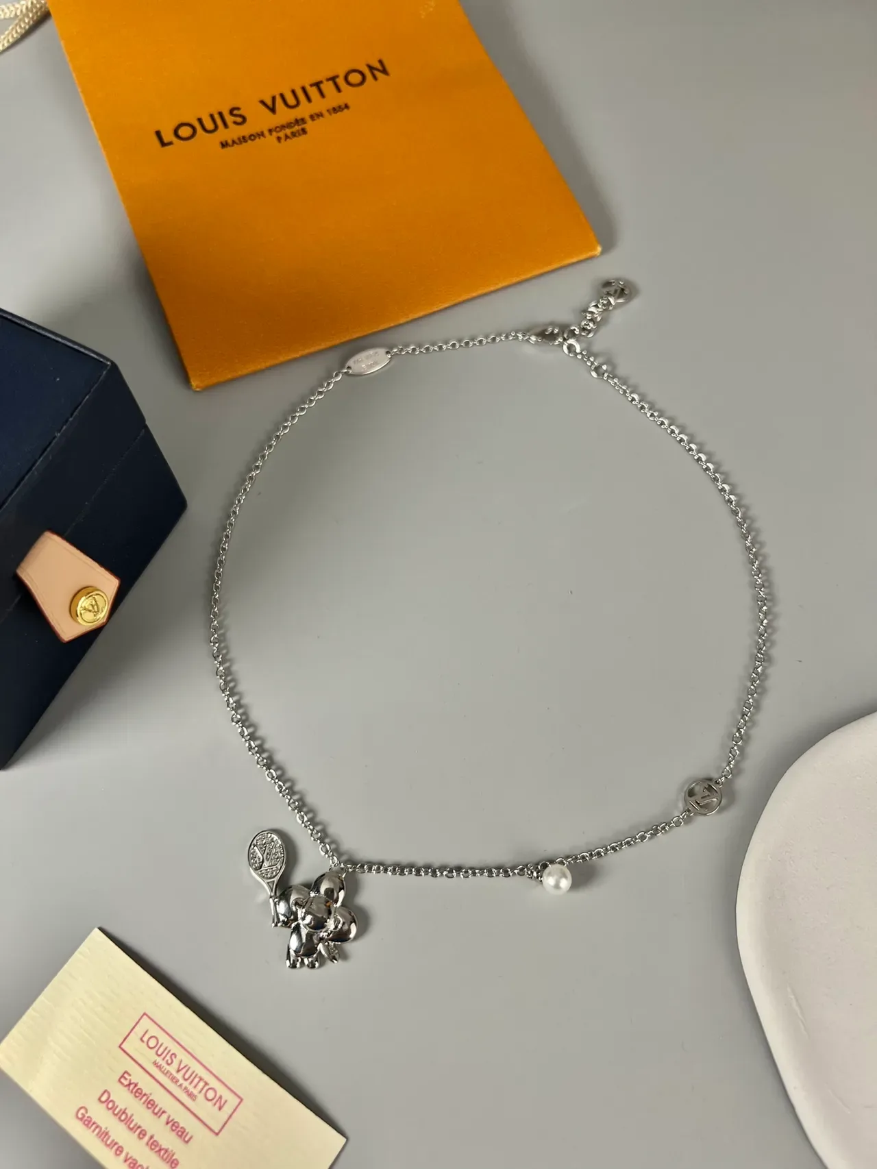 Louis Vuitton Multi-Charm Gold-Tone Pearl Necklace 7
