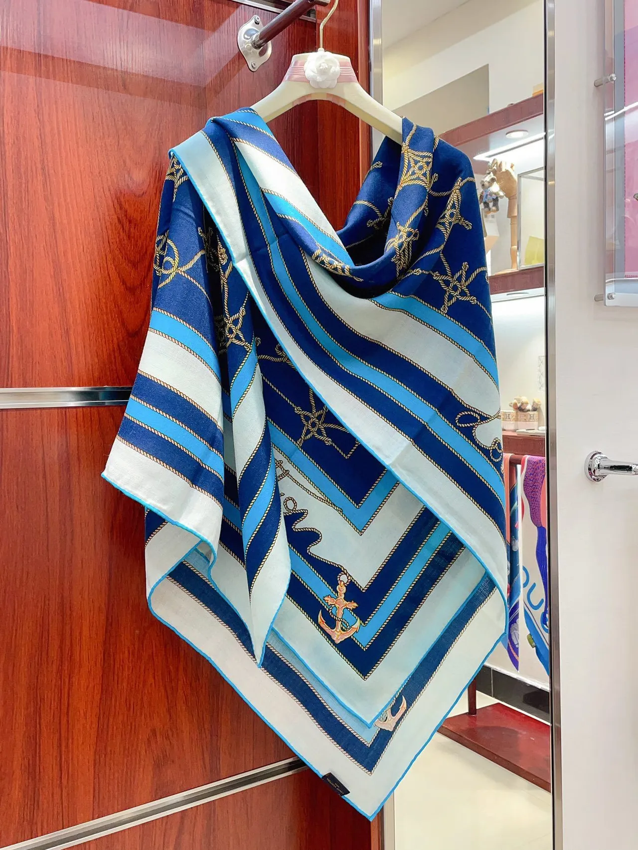 Louis Vuitton Écharpe de Soie à Motif Corde Nautique 8