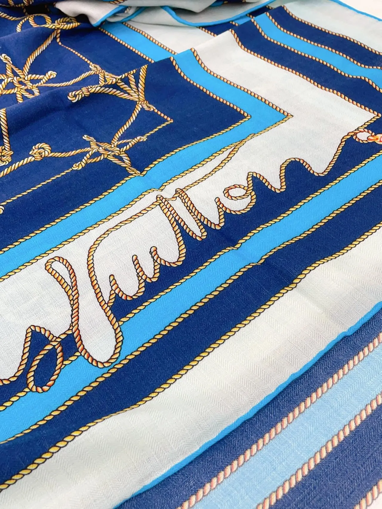 Louis Vuitton Écharpe de Soie à Motif Corde Nautique 9