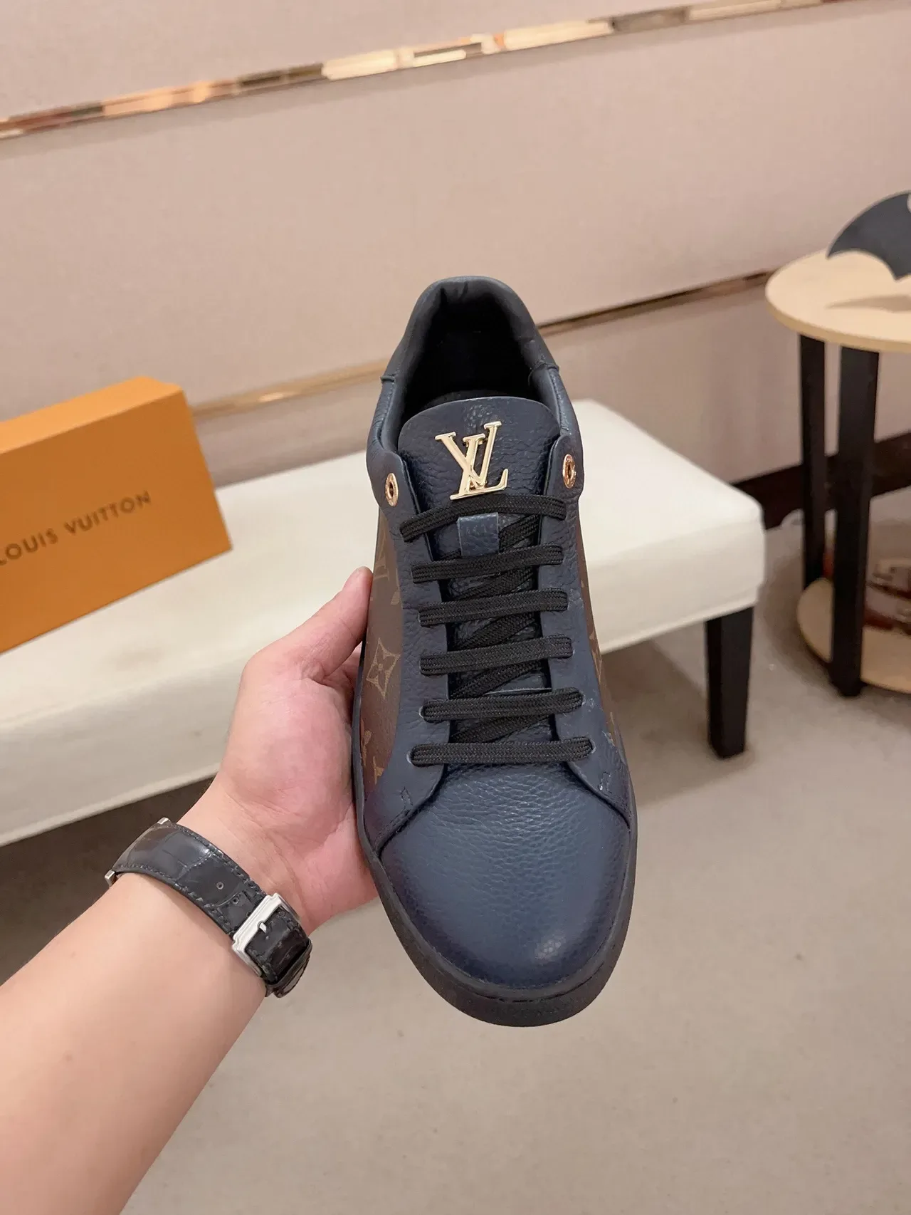 Louis Vuitton Sneakers Lifestyle Bleu Marine Marron Monogram Canvas Panneaux Cuir Lisse 3