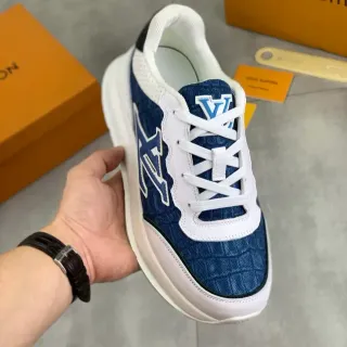 لويس فيتون حذاء رياضي Navy White مع جزء علوي من الجينز المُنسوج Oversized Monogram LV Chunky