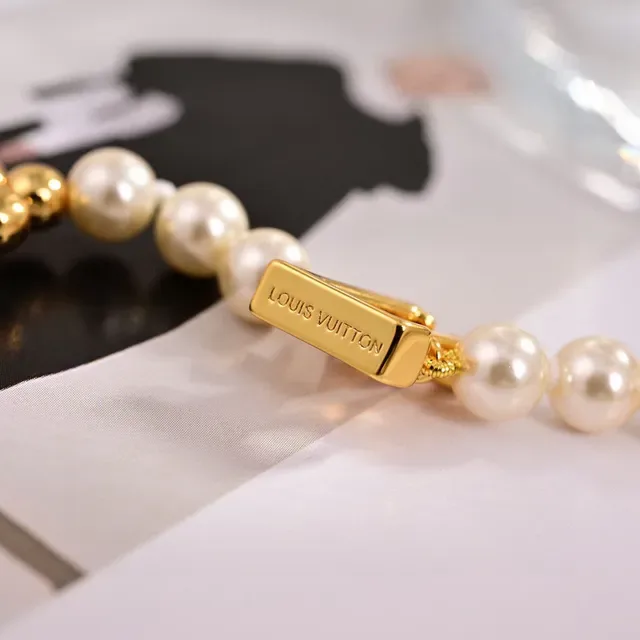 Louis Vuitton Pearl Strand Gold Beige Hardware Bracelet 4