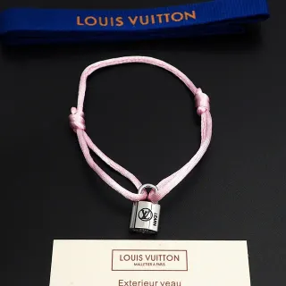 Louis Vuitton سوار حريري وردي بسلك وقفل