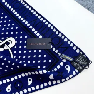 Louis Vuitton 印花海军蓝和白色丝绸围巾