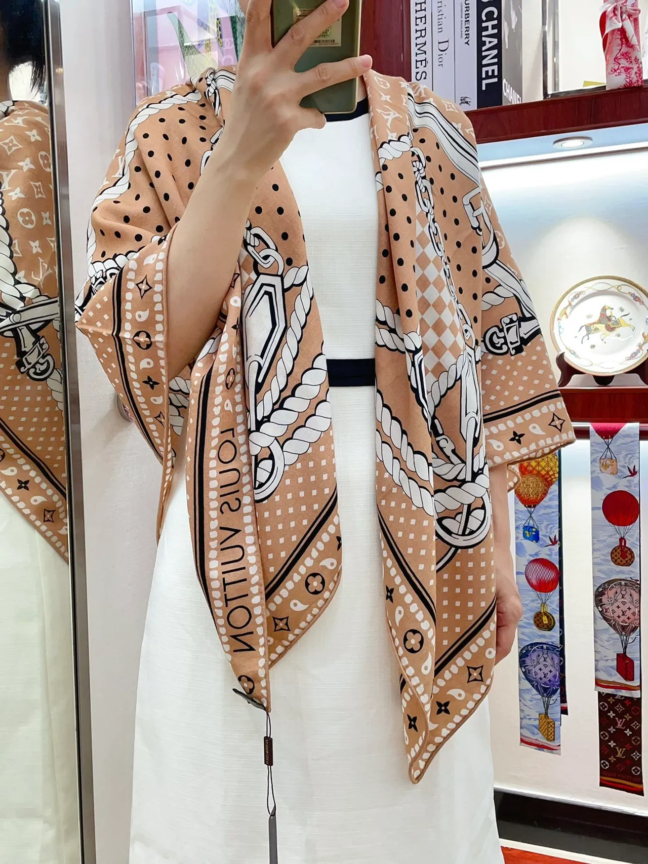 Louis Vuitton Motif Corde Beige Écharpe en soie 2