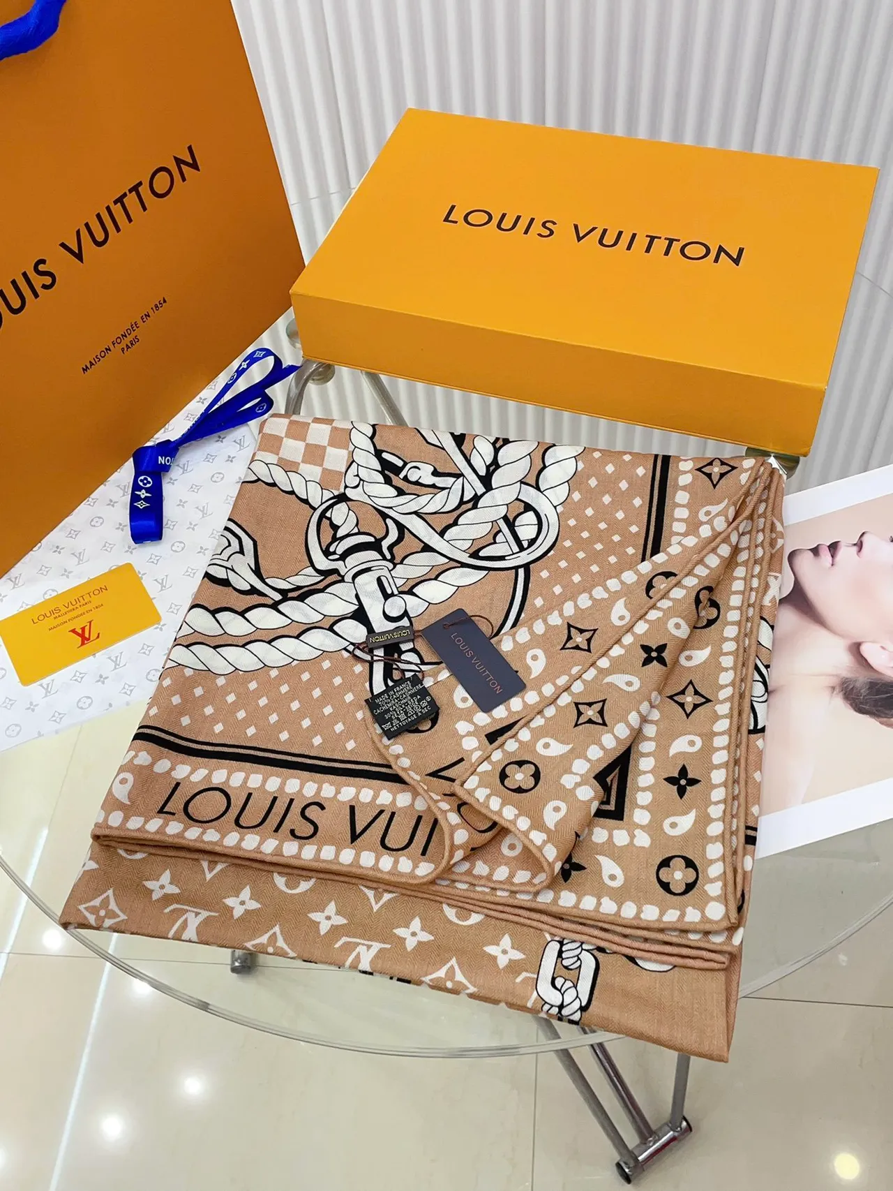 Louis Vuitton Motif Corde Beige Écharpe en soie 5