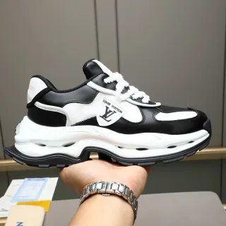 لویی ویتون رن أوي أحذية رياضية سوداء وبيضاء