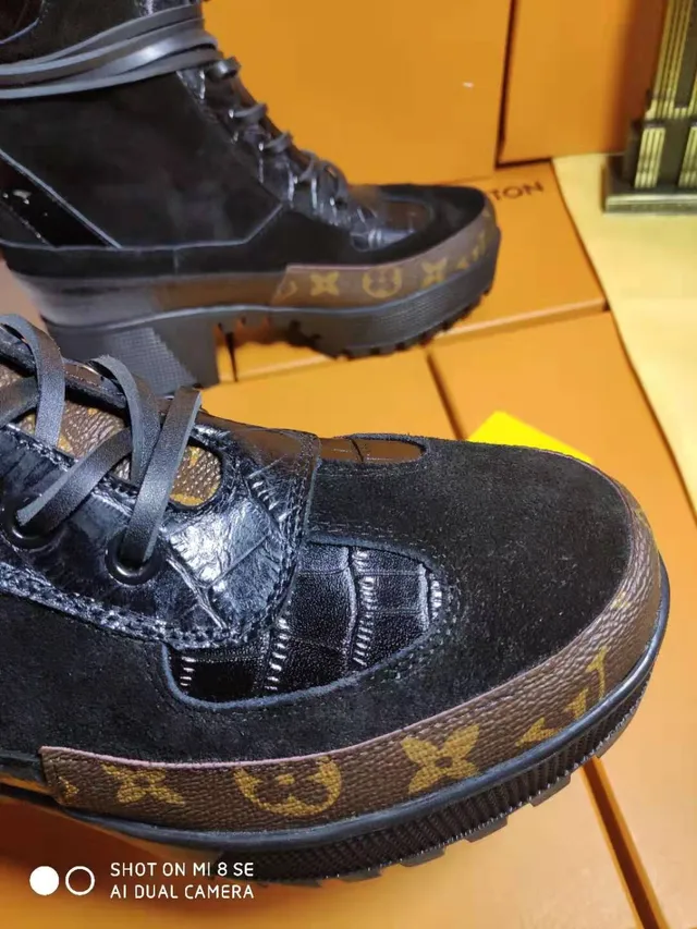 Louis Vuitton Run Away botas de tornozelo pretas de couro de crocodilo camurça monograma riscas 3
