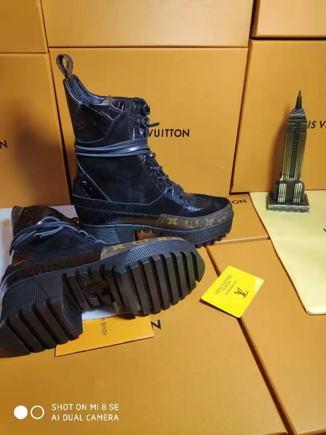 Louis Vuitton Run Away botas de tornozelo pretas de couro de crocodilo camurça monograma riscas 4
